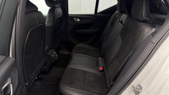 Volvo XC40 B4 R-DESIGN PRO