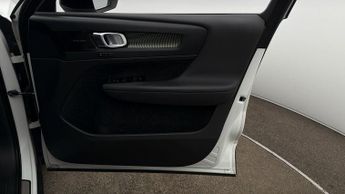 Volvo XC40 B4 R-DESIGN PRO
