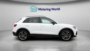 Audi Q3 TFSI S LINE BLACK EDITION