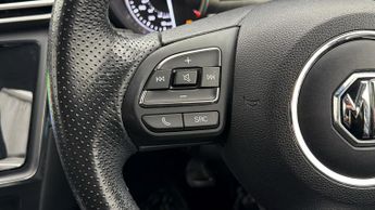 MG MG5 EXCLUSIVE