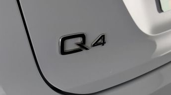 Audi Q4 e-tron S LINE