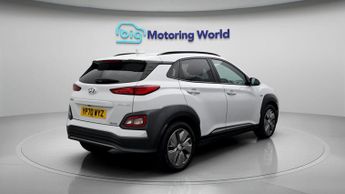 Hyundai KONA PREMIUM SE