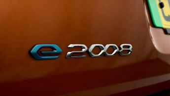 Peugeot E-2008 GT