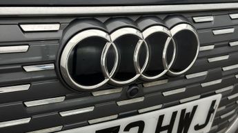 Audi Q4 e-tron S LINE