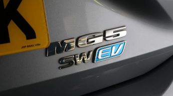 MG MG5 EXCLUSIVE