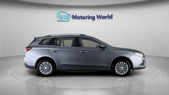 MG MG5 EXCLUSIVE