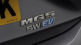 MG MG5 EXCLUSIVE