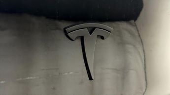 Tesla Model Y PERFORMANCE AWD