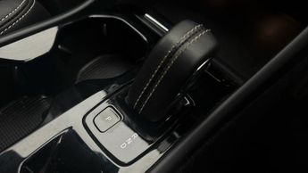Volvo XC40 RECHARGE T4 R-DESIGN