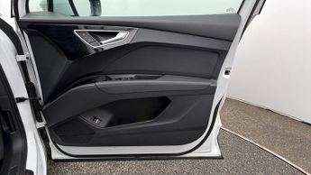 Audi Q4 e-tron S LINE