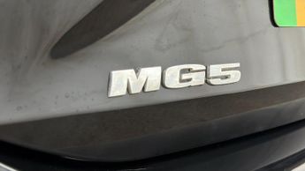 MG MG5 EXCLUSIVE