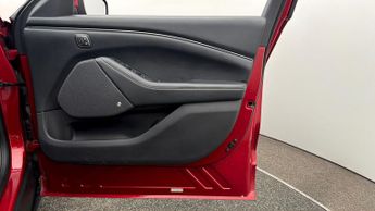 Ford Mustang Mach-E BASE