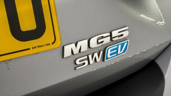 MG MG5 EXCLUSIVE