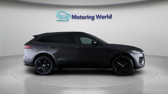 Jaguar F-PACE R-DYNAMIC BLACK