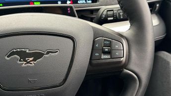 Ford Mustang Mach-E BASE