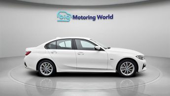 BMW 3 Series 330E SE PRO