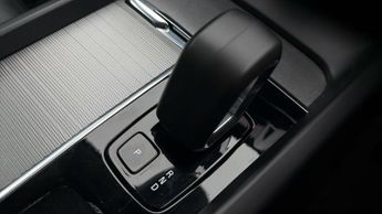 Volvo XC60 B5 PLUS AWD