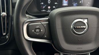 Volvo XC40 B4 R-DESIGN PRO