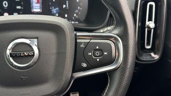 Volvo XC40 B4 R-DESIGN PRO