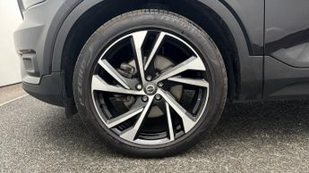Volvo XC40 B4 R-DESIGN PRO