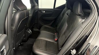 Volvo XC40 B4 R-DESIGN PRO