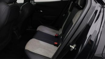 Peugeot E-2008 GT PREMIUM