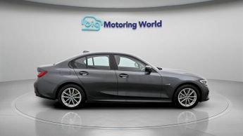 BMW 3 Series 330E SE PRO