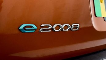 Peugeot E-2008 GT PREMIUM