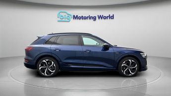 Audi e-tron QUATTRO BLACK EDITION