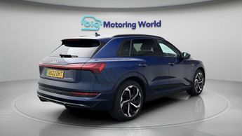 Audi e-tron QUATTRO BLACK EDITION