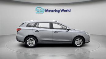 MG MG5 EXCLUSIVE