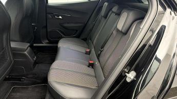 Peugeot E-2008 GT