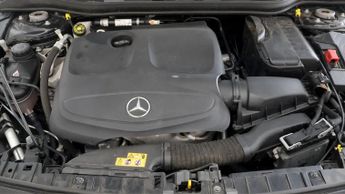 Mercedes-Benz GLA GLA 180 AMG LINE EDITION
