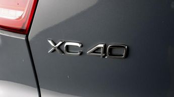 Volvo XC40 B4 R-DESIGN PRO