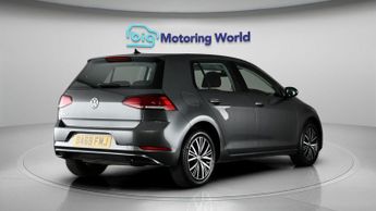 Volkswagen Golf SE TDI DSG