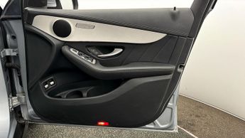 Mercedes-Benz GLC GLC 300 E 4MATIC AMG LINE