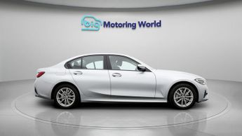BMW 3 Series 330E SE PRO