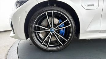 BMW 3 Series 330E M SPORT