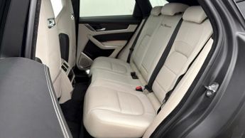 Jaguar F-PACE R-DYNAMIC HSE BLACK