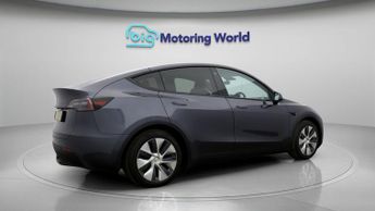 Tesla Model Y BASE