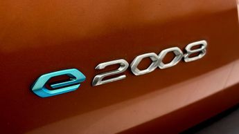 Peugeot E-2008 GT