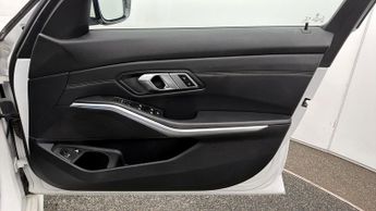 BMW 3 Series 330E M SPORT