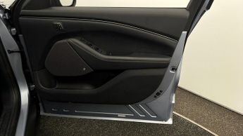 Ford Mustang Mach-E BASE