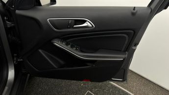 Mercedes-Benz GLA GLA 180 URBAN EDITION