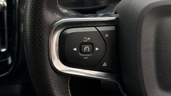 Volvo XC40 RECHARGE T4 R-DESIGN