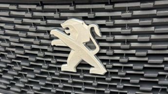 Peugeot E-2008 ALLURE PREMIUM PLUS