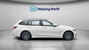 BMW 3 Series 330E M SPORT