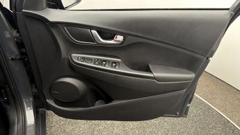 Hyundai KONA PREMIUM