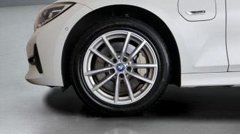 BMW 3 Series 330E SE PRO