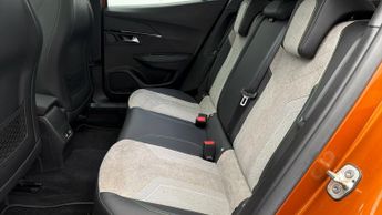 Peugeot E-2008 GT PREMIUM